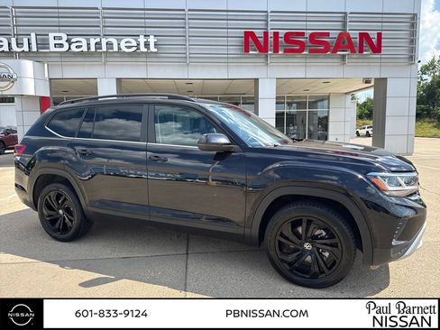 Used 2023 Volkswagen Atlas SE w/ Black Wheel Package FWD image 5