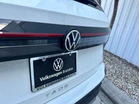 New 2026 Volkswagen Taos SE image 30