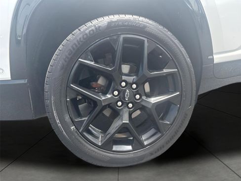 Certified 2025 Chevrolet Traverse RS w/ LPO, Floor Liner Package AWD/4WD image 11