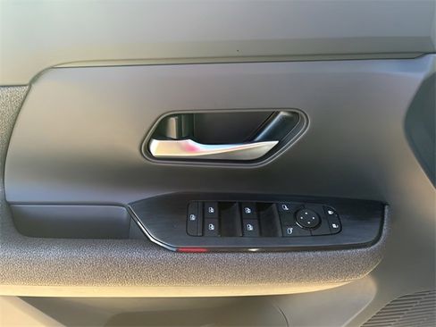 Used 2025 Nissan Kicks SV image 21