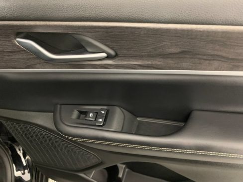 Used 2023 Jeep Grand Cherokee L Limited RWD image 37