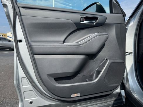 Used 2024 Toyota Highlander XLE image 15