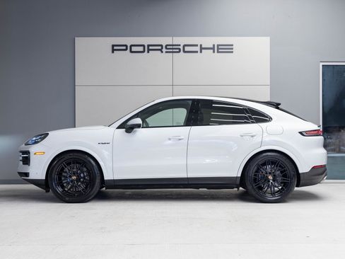 Certified 2025 Porsche Cayenne E-Hybrid Coupe image 2