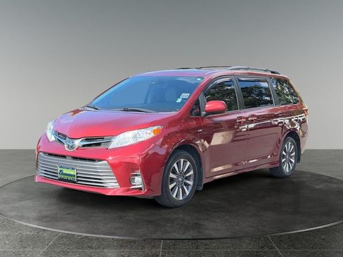 Used 2018 Toyota Sienna XLE Premium w/ Outdoor Package AWD/4WD image 3