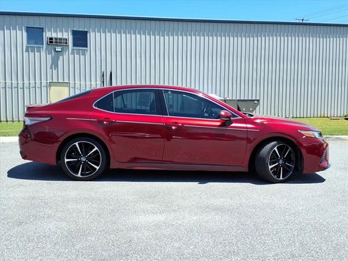 Used 2018 Toyota Camry XSE FWD image 3