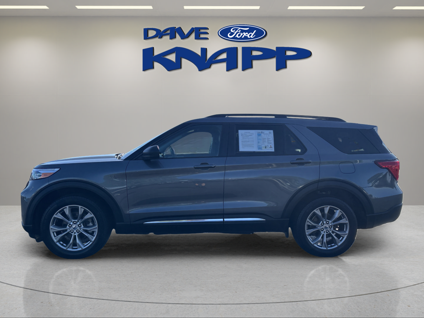 Used 2022 Ford Explorer XLT w/ Equipment Group 202A AWD/4WD image 4