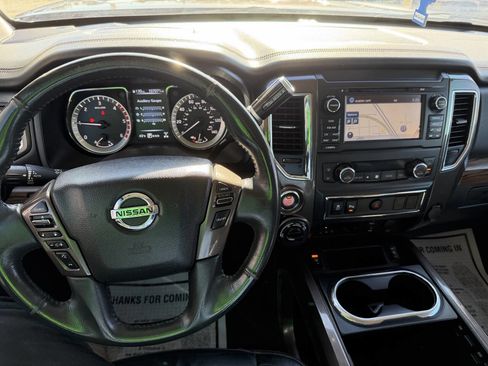 Used 2016 Nissan Titan SL image 11