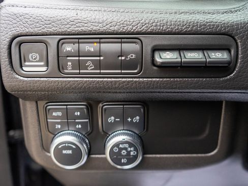 Used 2021 GMC Yukon Denali image 22