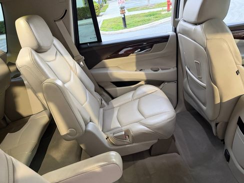 Used 2016 Cadillac Escalade Premium image 47