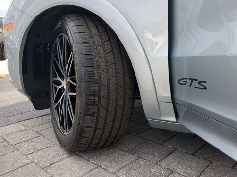 Used 2025 Porsche Cayenne GTS AWD/4WD image 34
