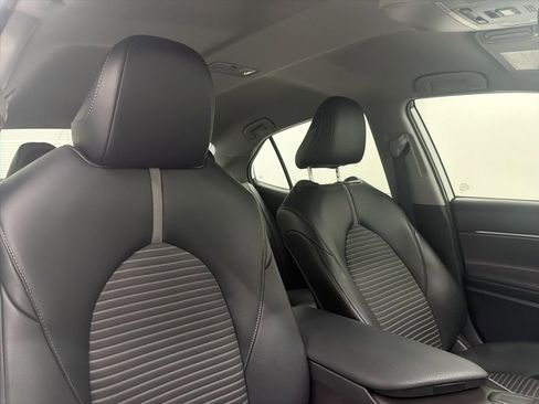 Used 2022 Toyota Camry SE FWD image 29