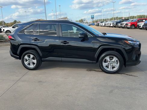 Used 2022 Toyota RAV4 XLE image 9