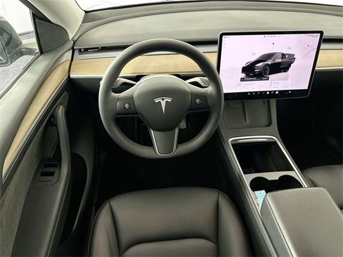 Used 2023 Tesla Model Y Long Range image 11