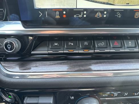 Used 2024 Chevrolet Silverado 1500 LTZ w/ Z71 Off-Road Package image 19