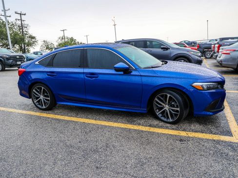 Used 2022 Honda Civic Touring image 6