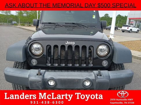 Used 2017 Jeep Wrangler Rubicon w/ Power Convenience Group AWD/4WD image 8