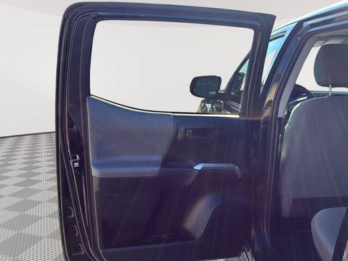 Used 2019 Toyota Tacoma SR5 AWD/4WD image 25