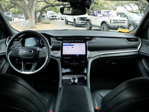 Used 2024 Jeep Grand Cherokee L Limited w/ Black Appearance Package image 16