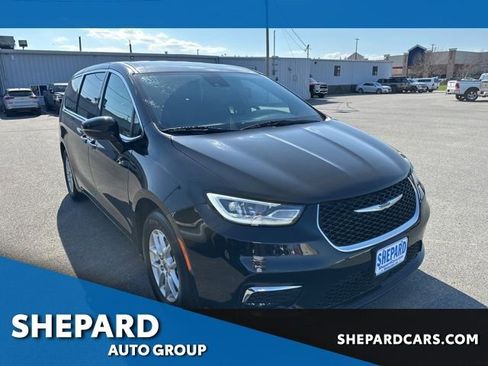 Used 2025 Chrysler Pacifica Select FWD image 1
