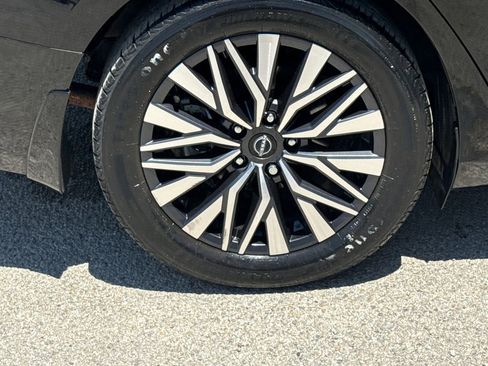 Used 2023 Nissan Altima 2.5 SV w/ SV Premium Package FWD image 9