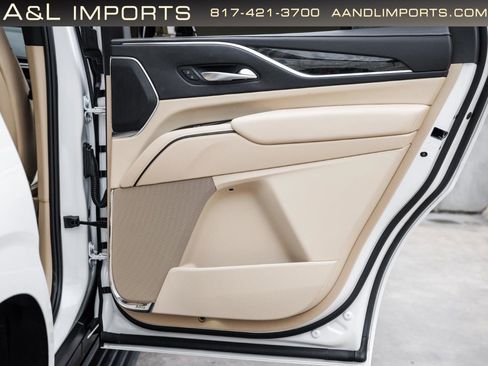 Used 2024 Cadillac Escalade Premium Luxury w/ Performance Package AWD/4WD image 60