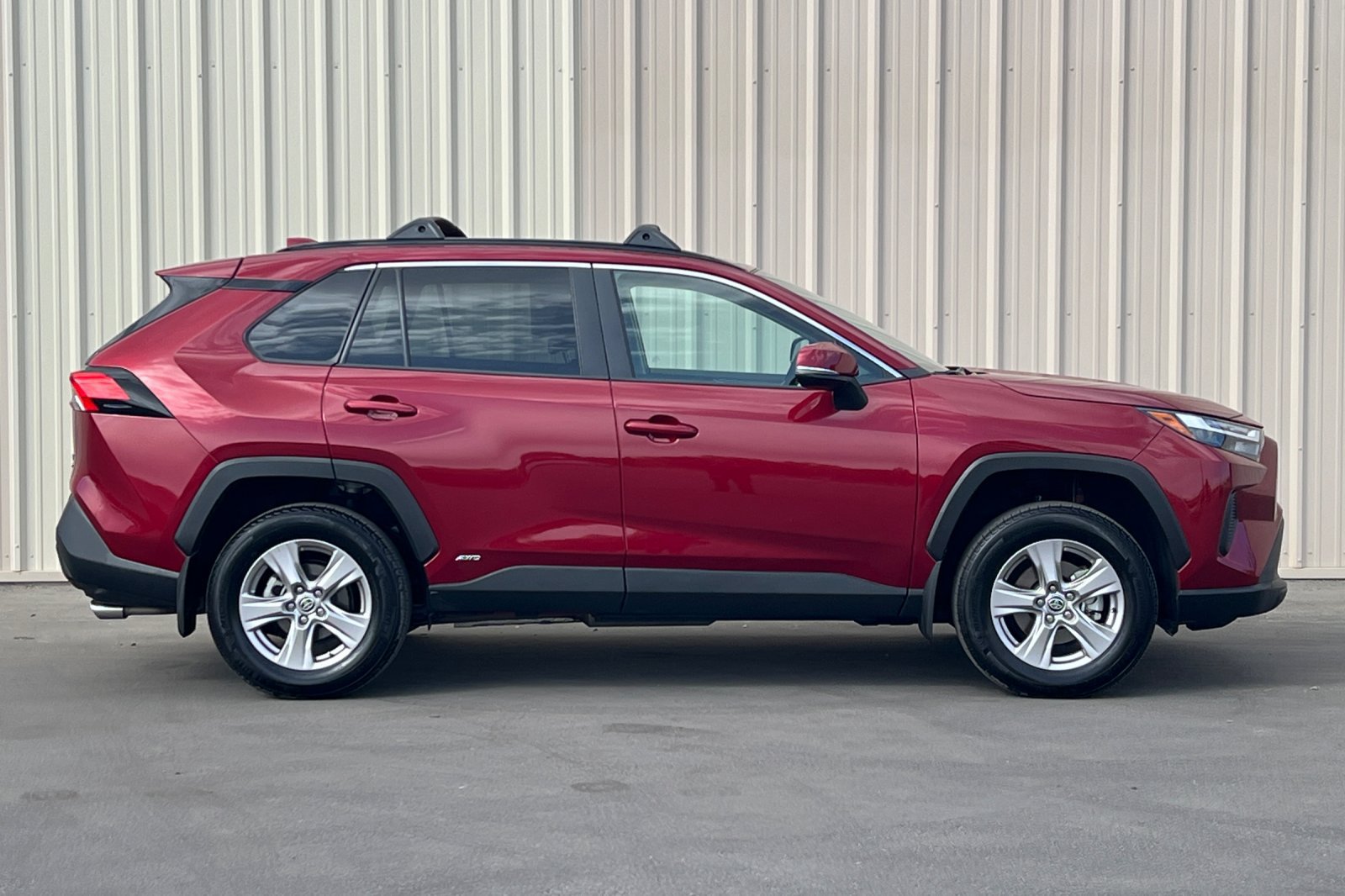 Used 2025 Toyota RAV4 XLE w/ Convenience Package AWD/4WD image 3