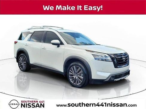 Certified 2022 Nissan Pathfinder SL w/ SL Premium Package FWD image 1