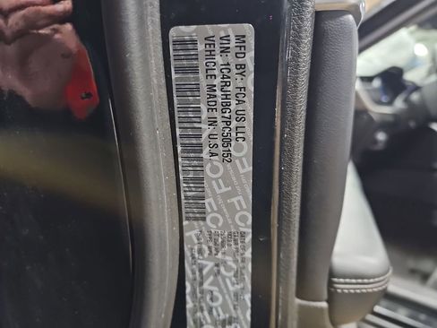 Certified 2023 Jeep Grand Cherokee Limited w/ Luxury Tech Group II image 37