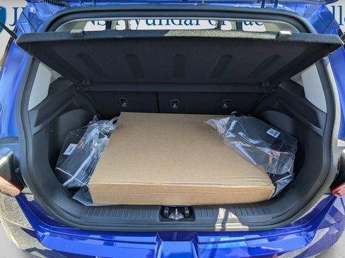 New 2025 Hyundai Venue SEL FWD image 9