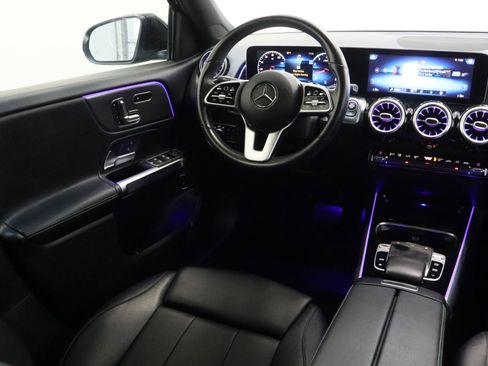 Used 2020 Mercedes-Benz GLB 250 4MATIC image 32