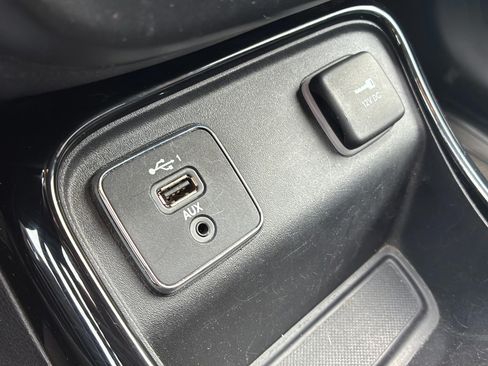 Used 2021 Jeep Compass Latitude FWD image 21