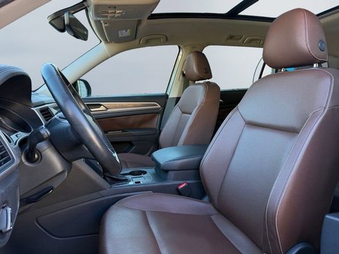 Used 2021 Volkswagen Atlas SE w/ Panoramic Sunroof Package FWD image 9