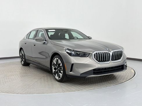 Certified 2026 BMW 530i image 7