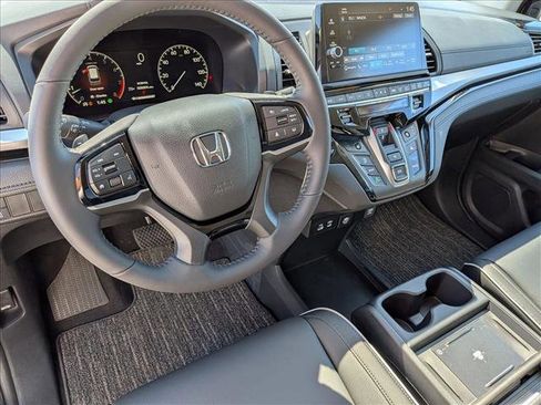New 2026 Honda Odyssey Touring image 3