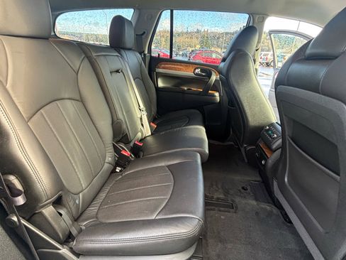 Used 2011 Buick Enclave CXL image 32
