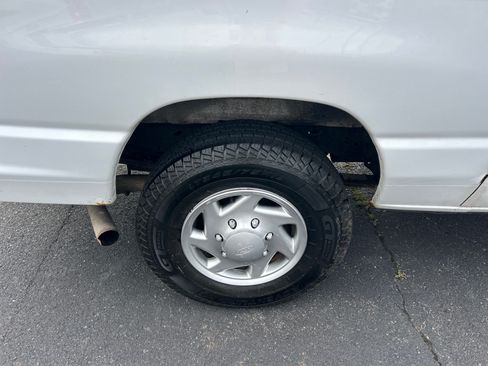 Used 2014 Ford E-250 and Econoline 250 RWD image 10