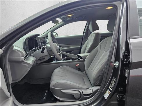 Used 2023 Hyundai Elantra SE w/ Cargo Package image 19
