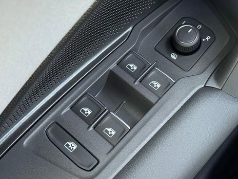 New 2025 Volkswagen Tiguan SE image 15