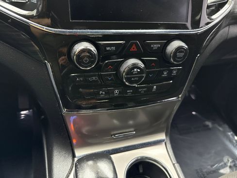 Used 2019 Jeep Grand Cherokee Altitude RWD image 25