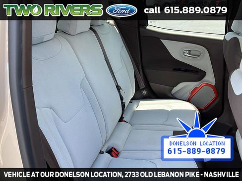 Used 2015 Jeep Renegade Latitude w/ Cold Weather Group FWD image 31