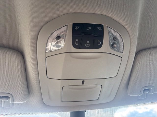 Used 2024 Chrysler Pacifica Limited FWD image 19