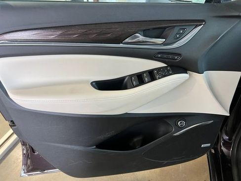 Used 2022 Buick Enclave Avenir w/ Avenir Technology Package image 16