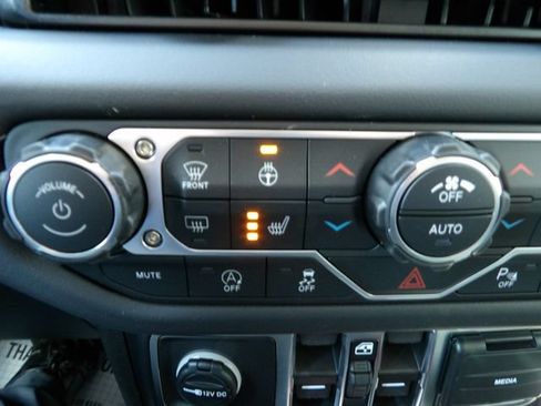 New 2026 Jeep Gladiator Mojave w/ Safety Group AWD/4WD image 23