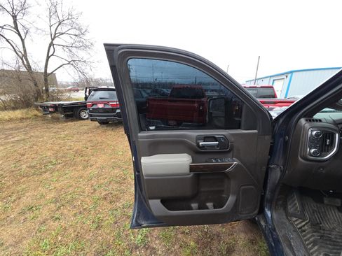 Used 2021 GMC Sierra 2500 SLE w/ SLE Value Package; image 9