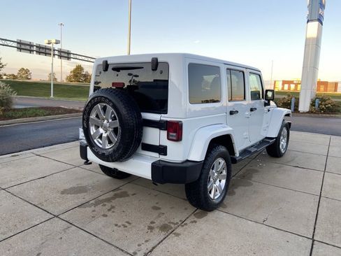 Used 2016 Jeep Wrangler Unlimited Sahara w/ Connectivity Group image 10