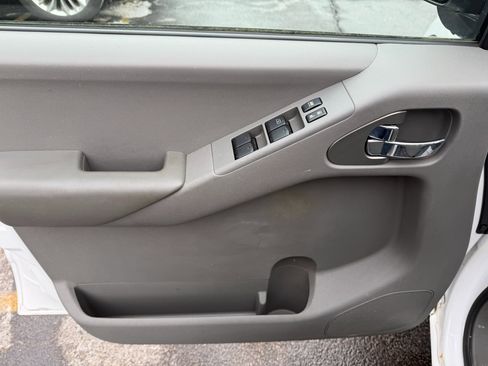 Used 2012 Nissan Frontier SV w/ SV Premium Utility Pkg image 19