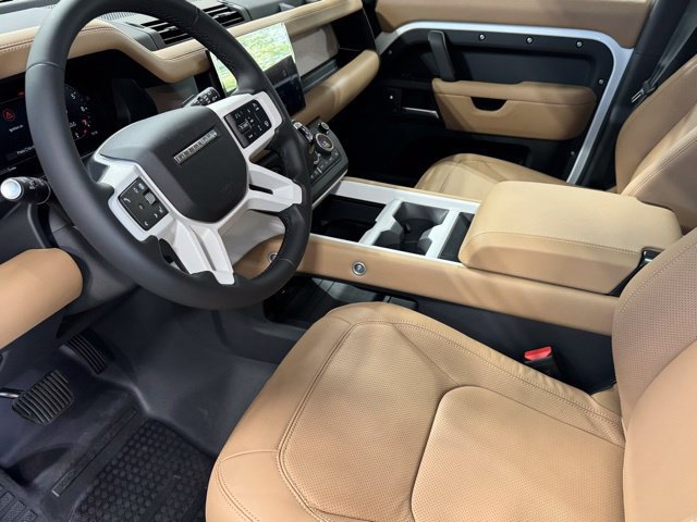 New 2025 Land Rover Defender 110 X-Dynamic SE AWD/4WD image 13