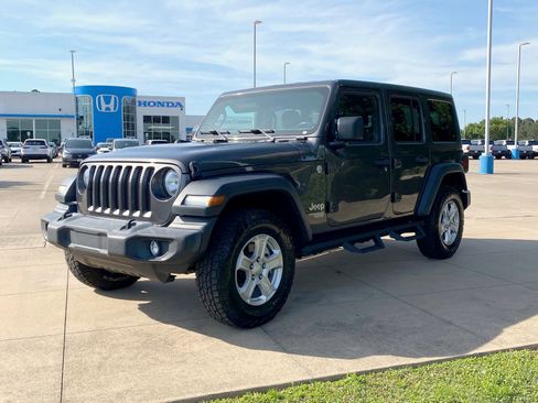 Used 2020 Jeep Wrangler Unlimited Sport S AWD/4WD image 3
