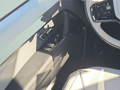 Used 2025 Land Rover Range Rover Sport Dynamic SE image 23