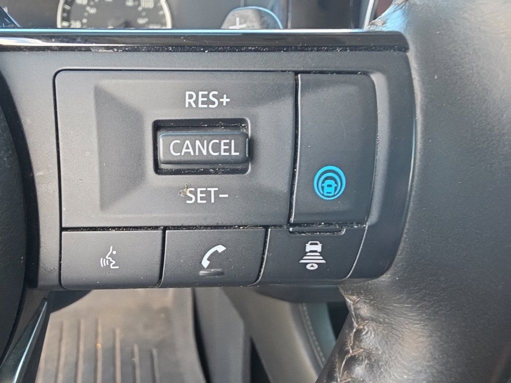 Used 2022 Nissan Pathfinder SV AWD/4WD image 16